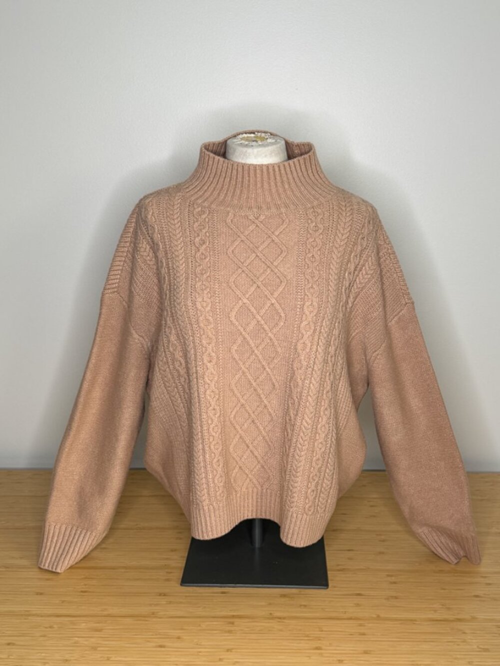 LOFT Chunky Cable Knit Sweater in Tan Size Medium